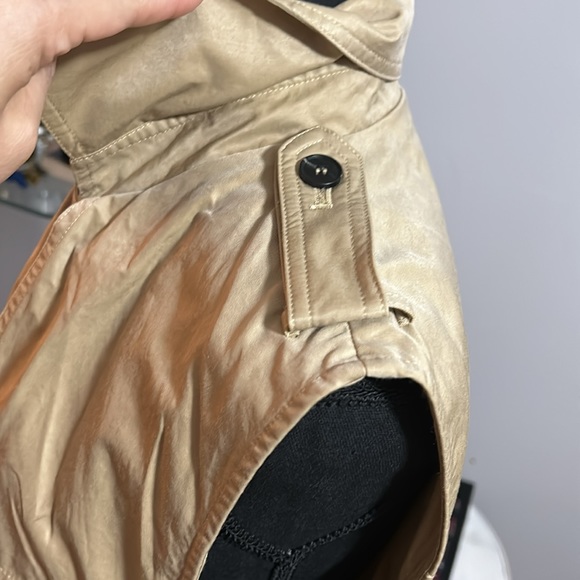 Beautiful unbranded Sleeveless Coat - Picture 4 of 11